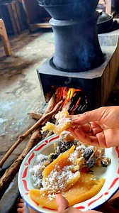 Adem enaknya api-api di depan tungku kayu sambil bakar singkong #widoresmi #villagelife #traditionalfood #cooking #recipe #resepmudah | Vika Widoresmi