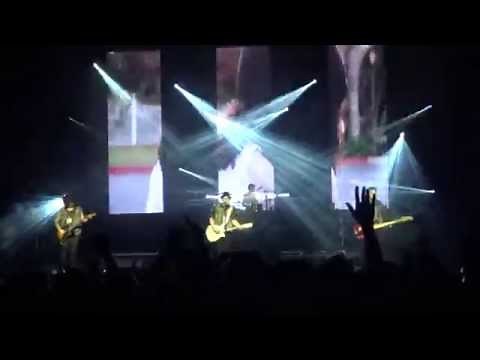 Fall Out Boy - "The Phoenix" (Live in Los Angeles 6-13-13)