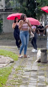 1.2M views · 21K reactions | La sombrilla ☂️ identica藍 #prankfunny #reel #humor #prank #videos #viralvideo | Señor humor | Facebook