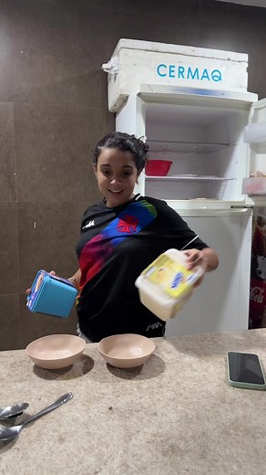 Giovana e a Ceia: Generosidade em Momentos Engraçados