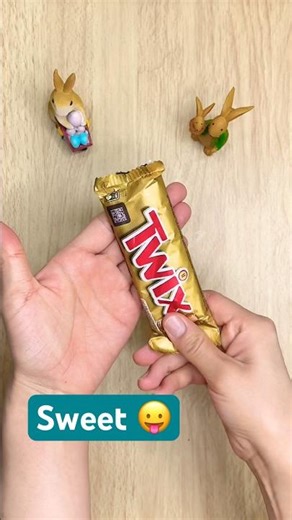 Left or Right Twix? Which one are you? #twix #chocolate #asmr #sweet #satisfying #snack #food #usa