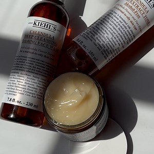 3.7K views · 12 reactions | ❤️ Měsíček lékařský ❤️ ✔️ Calendula čistící gel, tonikum a pleťový krém ️ vyrovnává tón pleti a hydratuje ️ zklidňuje pleť a redukuje začervenání ️ svěží gelová textura krému #kiehlsczsk #KiehlsCalendula #MesicekLekarsky #HydratacePleti | Kiehl's | Facebook