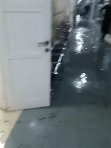 Banjir di RSU dan membuat resah para pasien dan keluarga yang menunggu, semoga segera surut. di YMC Lampung Tengah,