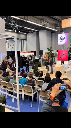 Le Salon du livre de Montréal suit son cours! On vous attend à notre kiosque, venez nous visiter! 🥳 | Bibliothèques de Laval