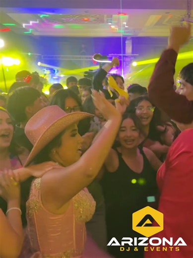 Si a usted no le gusta Bailar ..no es mi problema!! asi dice la canción!!! La Hora loca en los xv años de Ximena @Sonido Arizona presente!! #baile #show #fiesta #xvaños #horaloca Sonido Arizona haciendo ambiente con nuestros personajes, show Arizona informes manda DM