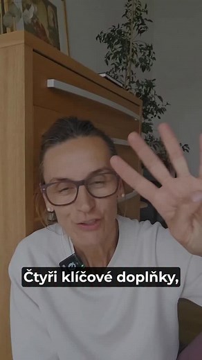 4 doplňky, které stojí za to zařadit nejen v období kolem menopauzy. 👇 Omega 3 Má skvělé protizánětlivé účinky a podporuje zdraví kardiovaskulárního systému. Existují studie, kde zjistili, že jeho nedostatek vede k depresím. Změny nálad jsou typické pro období menopauzy. Doporučovaná dávka se může pohybovat mezi 1,5-3g. Ale není to zrovna levný doplněk. Jak na tom jste s Omega 3 si můžete nechat změřit např. v laboratořích @jsmespadia vyšetření mastných kyselin nebo má dobrý test také @zinzinoo