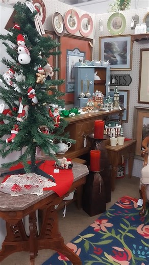 It's Wednesday evening, which means it's time for another "Walkabout Wednesday" video, and Brenda pays a visit to Dealer #8266. There are many fantastic items, including MCM coffee table and end tables, Howard MIller clock/weather station, oak washstand, Kroehler maple sideboard, a fabric-lined dome top trunk, and so much more! | Valley 65 Antiques