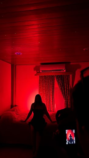 Alejo Estrada on Instagram: "Especial de Halloween 🎃 👻 . . . . . Maquillaje : @lilieth_zamora Asistencia : @ashleysolano_z Dirección : @roger.ess_ y @alejo_reviews"