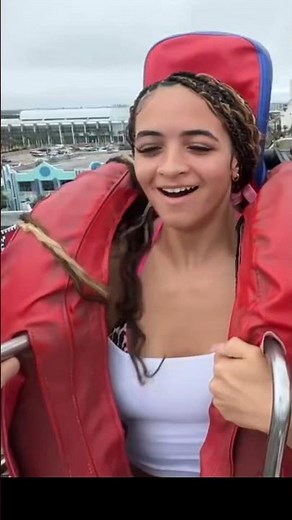 Girls on amusemnet rides