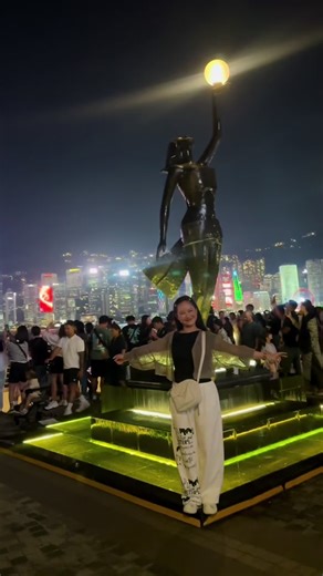 Exploring Central City in Hong Kong - Melina Rai Official