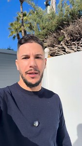 Las drogas no enganchan solo por la sustancia. Enganchan por lo que te permiten no sentir. Durante un rato parece que todo se apaga: el dolor, los problemas, la vida que pesa. Pero mientras te evades, la realidad no desaparece… se hace más grande. Nadie se hace adicto por gusto. Se hace adicto por dolor. Si este mensaje te remueve, no es casualidad. Hablar de esto también salva vidas. #tratamientodeadicciones #sisepuede #haysalida #pideayuda #clinicaantolex | Alex Manejo