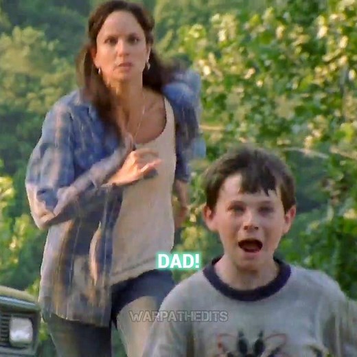 He Reunites With His Family 💔 | The Walking Dead S95-E116 | #shorts