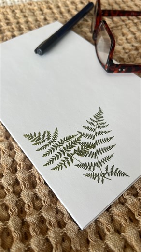 Pressed Flower Artist | Lori B | Thanks to friends who help me come up with good ideas. 🌿🌸 @carolynstoltzfus https://wildflowerandfernco.etsy.com/listing/4454182572 | Instagram