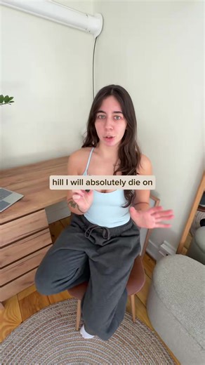 Hill I will absolutely die on: Testing multiple hooks is INFINITELY more valuable than getting one perfect variation. 1 hook = 1 outcome. I’ve seen it over and over, the footage is great the editing is great but the hook is what decides if it gets 200 views or 20,000 views or more. Brands that only buy one variation are basically gambling their entire budget on a single guess. With just a few hook variations you get a curiosity angle, a pain point angle, a transformation angle, a direct benefit 