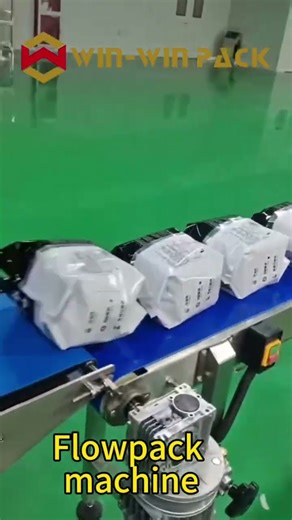 Automatic flow pack machine #supermarketfoodpackagingmachine #vegetablepackaging #fruitpackaging