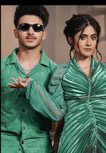 👸🏼London ਦੀ ਰਾਣੀ ਵਾਂਗੂੰ ਉੱਚਾ ਨਖਰਾ ,ਵੇ ਕੁੜੀ ਮਾੜੀ ਮੋਟੀ ਚੀਜ਼ ਨਾ ਪਸੰਦ ਕਰਦੀ 🙅‍♀️ 👌👌 Ghaint Song Singer- @groovykcanada @Jasmeen Akhtar Lyricist Composer- @Bobby Bhullar Video- @bhullarproductionhouse #jasmeenakhtar #Versace #LondonDiRani #VersaceVsLondonDiRani🎶🔥 New Trending Song - Versace Vs London Di Rani #GroovyK #JasmeenAkhtar #VersaceVsLondonDiRani #PunjabiBeats #DesiSwag #FashionAndMusic #boutique #JasmeenAkhtarNewSong