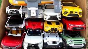 装满模型汽车的盒子，法拉利LaFerrari，丰田AE86，宝马M5，GTR R35，保时捷Taycan，#小比例车模 #汽车模型 #合金车模