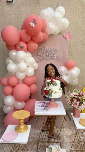 He stuck his hand in the cake 🙆🏻‍♀️ #funny #humor #memes