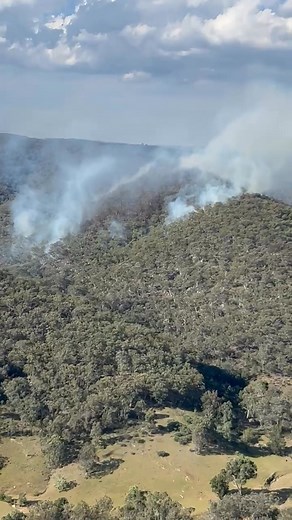 ⛈️ Busy days for local volunteers 🧑🏻‍🚒 Due to the recent lightning, we have responded to a number of lightning strikes today. This footage is from the Middle Creek Fire which is still at ADVICE and is not yet controlled 🟨. The fire is burning in very rough terrain on the eastern side of @ Windamere Dam that is inaccessible to ground crews. Three helicopters 🚁 have been assisting while we try to determine access strategies. Heavy plant will be bought in tomorrow to assist with access and pos