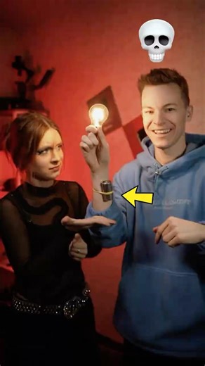 🌀The Double Light Bulb Trick — How Is This Possible?