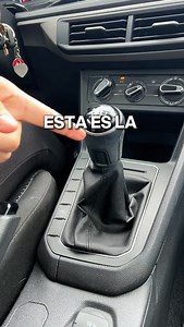 8.9K views · 37K reactions | ⚡ Esta es la forma CORRECTA de realizar los cambios en tu vehículo. Porque conducir bien no es solo mover la palanca, es tener el control, la técnica y la seguridad en cada movimiento. ️✨ Aprende cómo hacerlo de la manera adecuada y evita malos hábitos que pueden dañar tu auto o ponerte en riesgo.   Manejar seguro, es manejar inteligente. | Manejo SEGURO | Facebook
