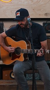 Wade Bowen stops by the Turtlebox HQ for a Box Session. Filmed in early fall while on the road with Randy Rogers for the "Hold my Beer and Watch This" tour, Wade shares old hits and new tracks in this two part Box Session. Check out Pt.1 and Pt.2 at the link in our bio. Pt. 1 Set List: - "Sun Shines on a Dreamer" - "Everything Has Your Memory" Pt. 2 Set List: - "Lovin' Not Leavin'" - "When Love Comes Around" | Turtlebox