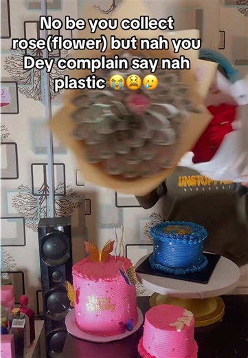 Need a cake? Send us a DM!!! #cake#valeriepastries #baker #surprisevendor #cakeintasued #valeriecakeandsurprise#