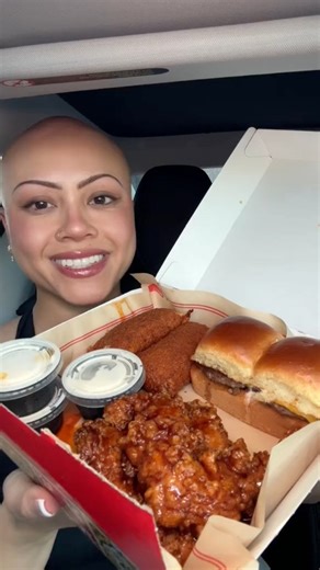 Chilis Mukbang!! @ janemukbangs on TikTok #chilis #fyp #mukbang #reels #foodlover #eating #fastfood #viral #trending #cheesepull #food #foodie #yummy #asmr #eat #letseat | hifoodiie