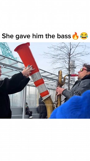 Don't ask me how many times I've watched this Follow for more... . . #sax #saxophone #liveperformance #performance #music #song #themusicverse | themusicverse