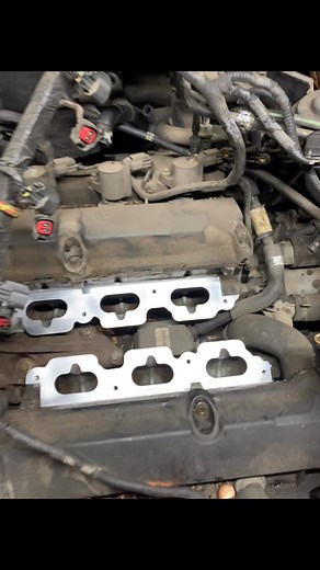 Vacuum leak from intake manifold gaskets | Garage Hernandez