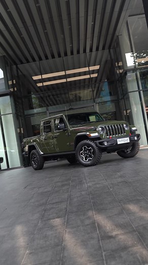 Sarge Green Jeep Gladiator: Nature and Versatility Combined
