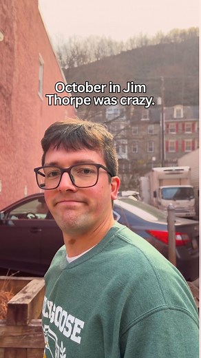 October in Jim Thorpe was crazy. #jimthorpe #fallfoliage #jimthorpepa #pennsylvania | The Silly Goose