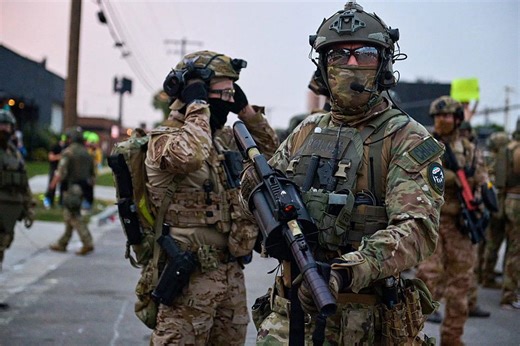 Ice Agents Pepper-Spray Protesters During Minnesota Raid