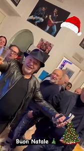 Evvivaaaaaa😎🥂🎄🌟🤟‼️ #vascorossi #buonefesteatutti #lacombriccoladelblasco | Noi Siamo I Soliti Quelli Cosi'