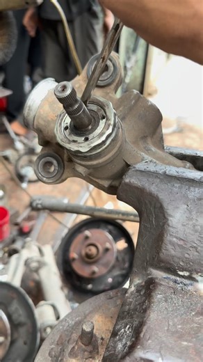 Steering box repair #steering #box #mechanic #automotive #engine #mechaniclife #engineer #automobile #fblifestyletyle | Hybrid Repair Service & Car Solution