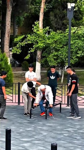 Old man static prank🤯