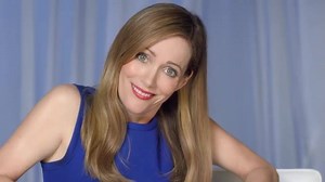 JERGENS® Ultra Healing® Moisturizer nourishes extra dry skin so you can stay flawless. From your (huge) head to your tiniest toe. | Jergens US