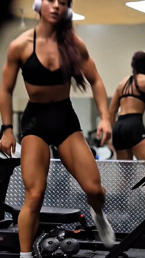 🖤🖤🖤 @pay10falash Tag us for a feature 😍 #girlswholift #gymgirl #gymgirls #girlswithmuscle #bossbabe #girlswithabs #bikinimodel #musclemommy #gym #bodybuilding #fitness #training #weightlifting | GIRLS WHO LIFT