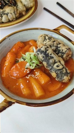 Kim Mari, Korean seaweed-wrapped glass noodles, is easy to make, crispy, fragrant, and delicious.