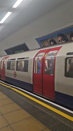 Piccadilly Line service departing Kings Cross St Pancras #trainspotting #tube #piccadillyline