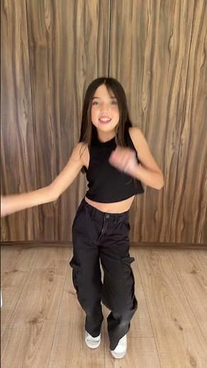 hoy salgo con la’ muñeca✨✨💗