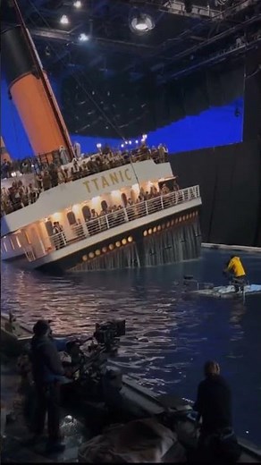 Titanic sinks Scene