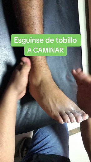 Cómo Sobar un Esguinse de Tobillo y Volver a Caminar