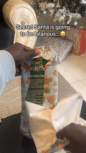 🎄Christmas Limited! The Singing & Dancing Rock Santa is Here to Steal the Show～💃Powered by electricity with dynamic melodies, it twists and sways to capture all eyes, full of interaction! 🎵Perfect for living room decor, Christmas gifts, and store traffic—ignite the festive vibe to the max! 🎊A wonderful surprise for kids and a warm present for relatives and friends—this Christmas isn’t complete without it! 🎁✨ | Freedomty