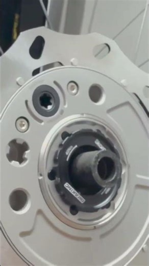 Installing a Skarper Center Lock Adapter on a Gravel E-Bike Drive System