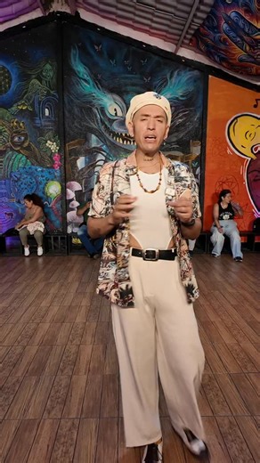 THE LATÍN HOUSE_Online on Instagram: "Bachata tutorial at The Latin House Studio! 💃🕺🎶 #dance #music #studio"