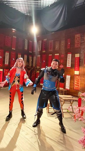 Đố mọi người biết anh Rikaki với cô nàng Pháo đang mặc bộ đồ gì nè ? #freefire