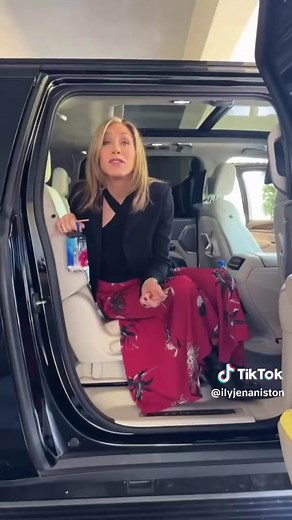 Jennifer Aniston GRWM Tutorial: Hollywood Makeup Look