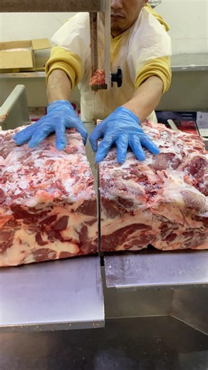 Beef boneless frozen meat cutting cutter machine skills#mutton #skills #shorts #viral