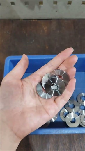 Manejaré tu diseño de piezas CNC, dibujos ingenieriles 2D, DFM y análisis FEA